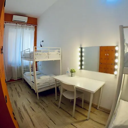 Hostel Quo *