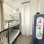 Quo Hostel *